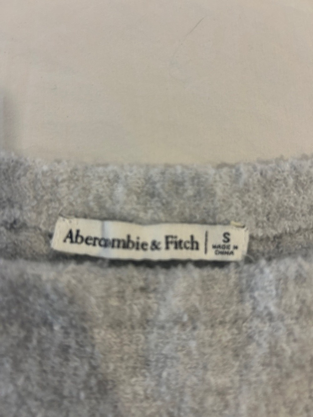 Abercrombie & Fitch Light Gray Off-the-Shoulder Sweater size small - Picture 4 of 5
